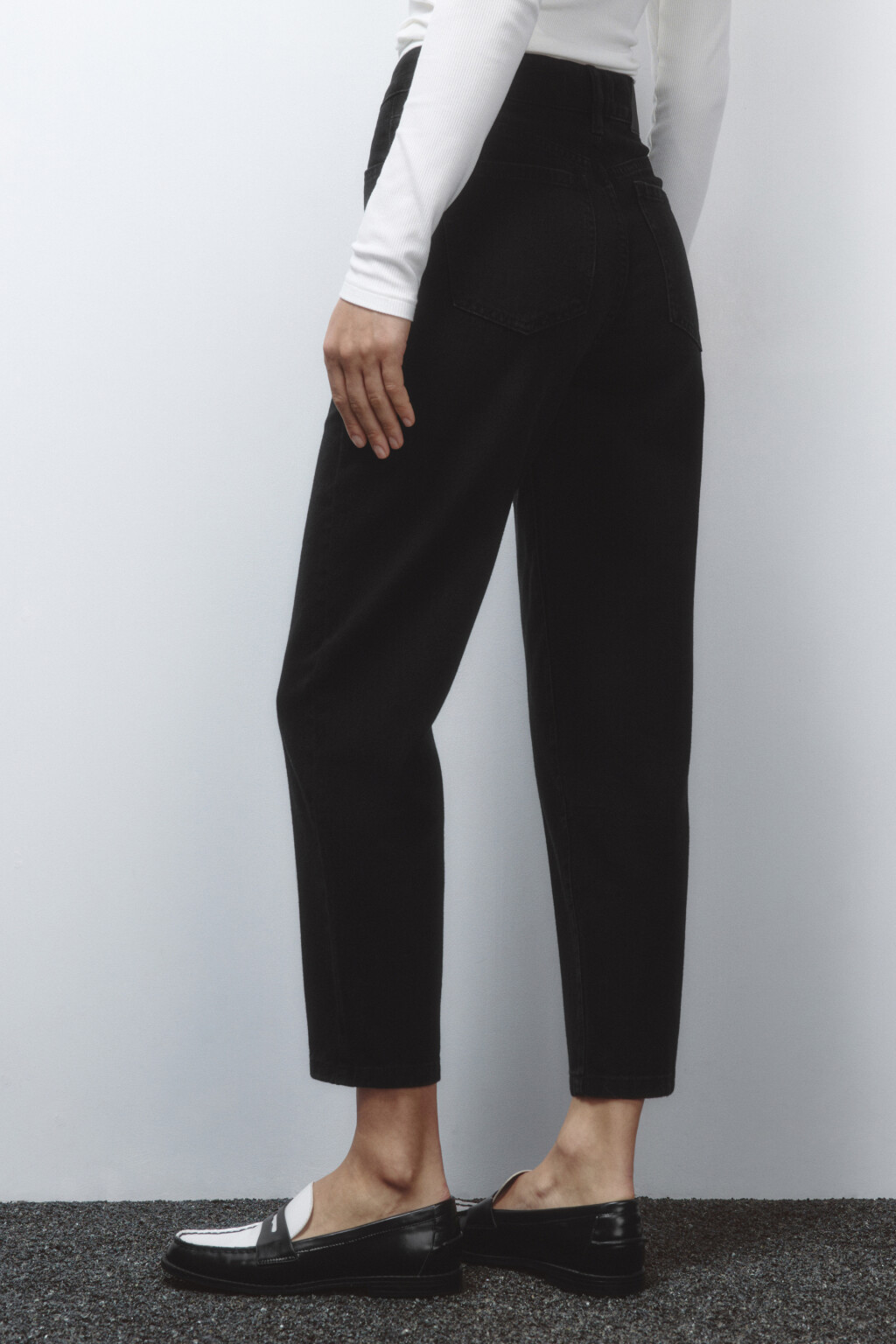 Джинсы mom fit укороченные с высокой посадкой - цвет черный - 4