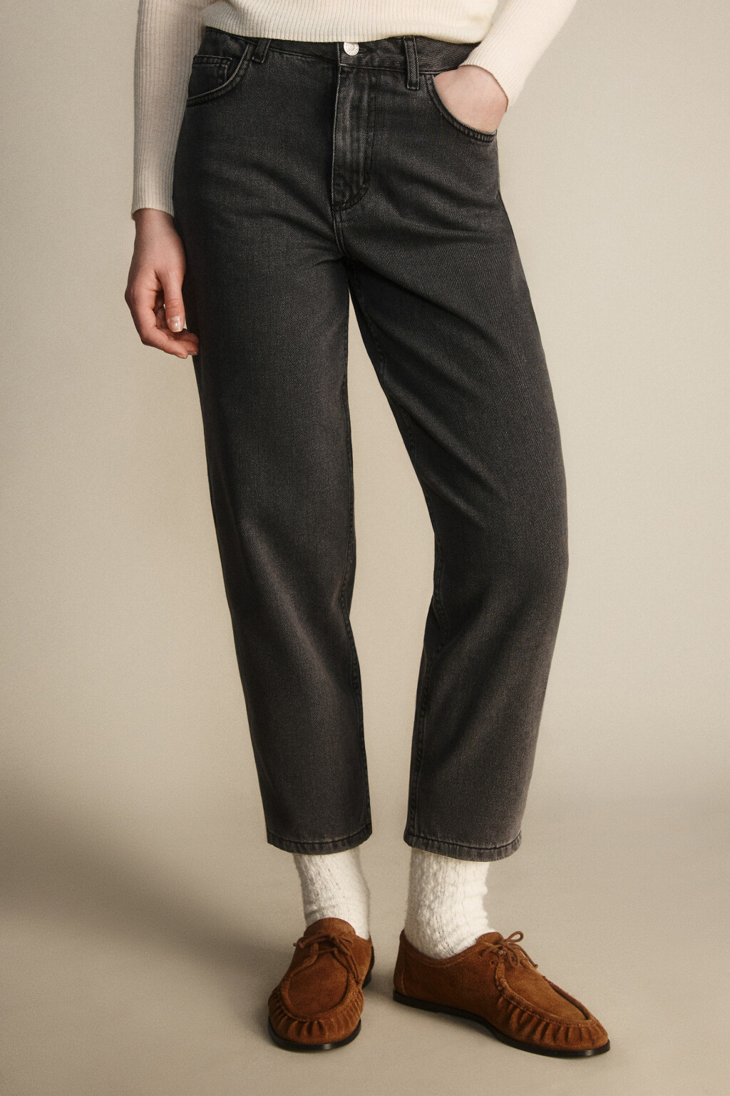 Джинсы mom fit укороченные с высокой посадкой - цвет серый - 2