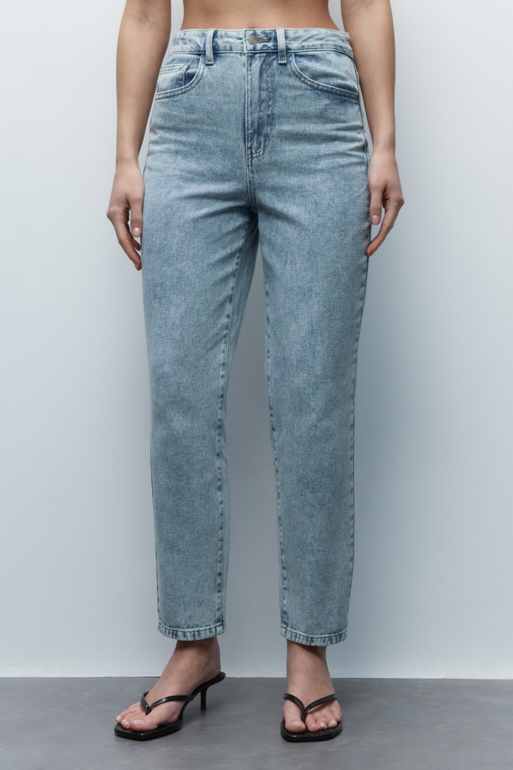 Джинсы mom укороченные с высокой посадкой - цвет голубой - 2