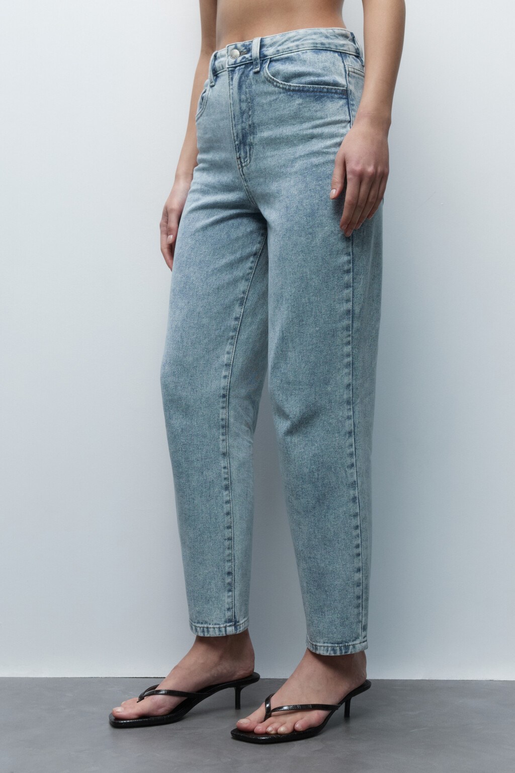 Джинсы mom укороченные с высокой посадкой - цвет голубой - 3