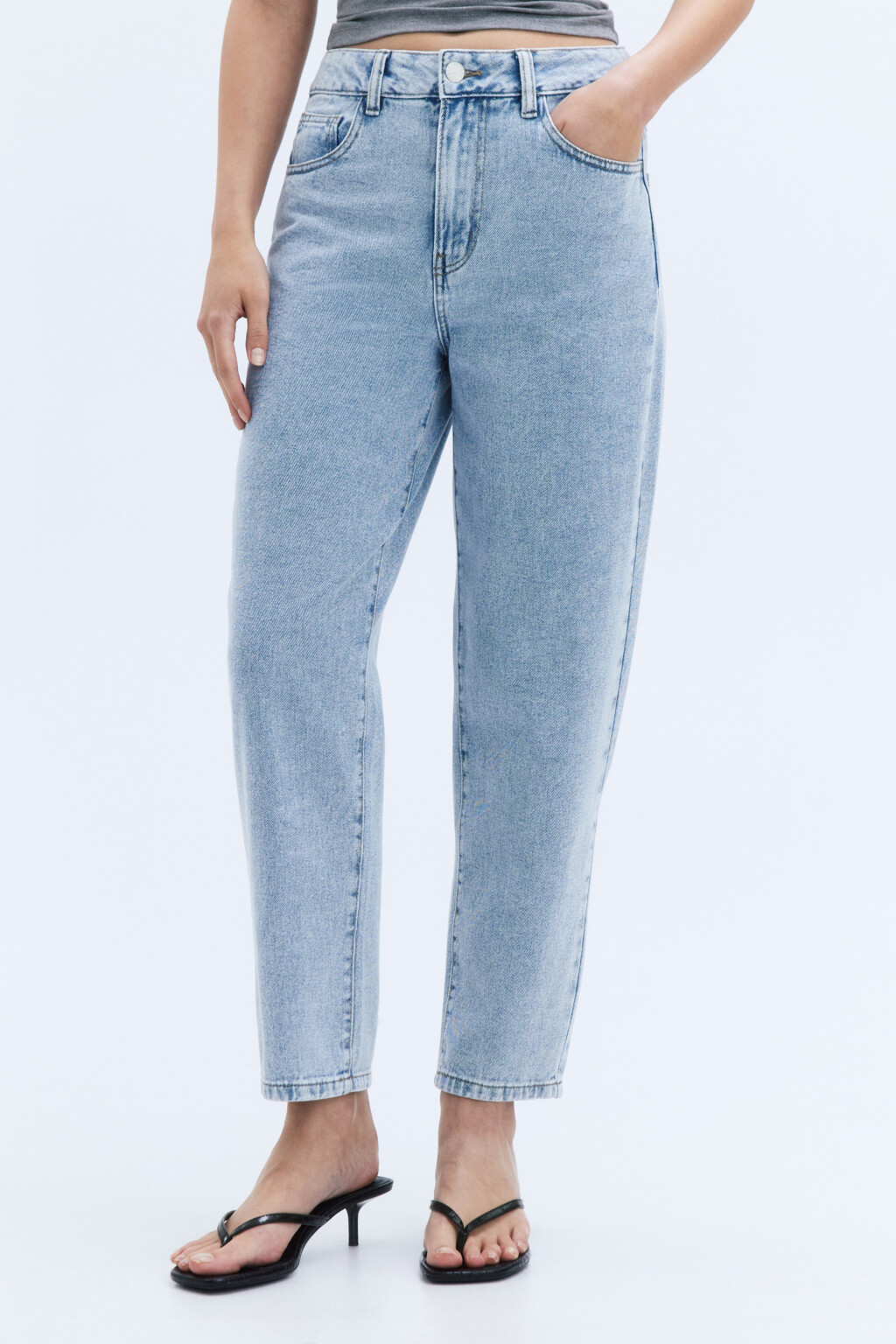Джинсы mom fit укороченные с высокой посадкой - цвет голубой - 2