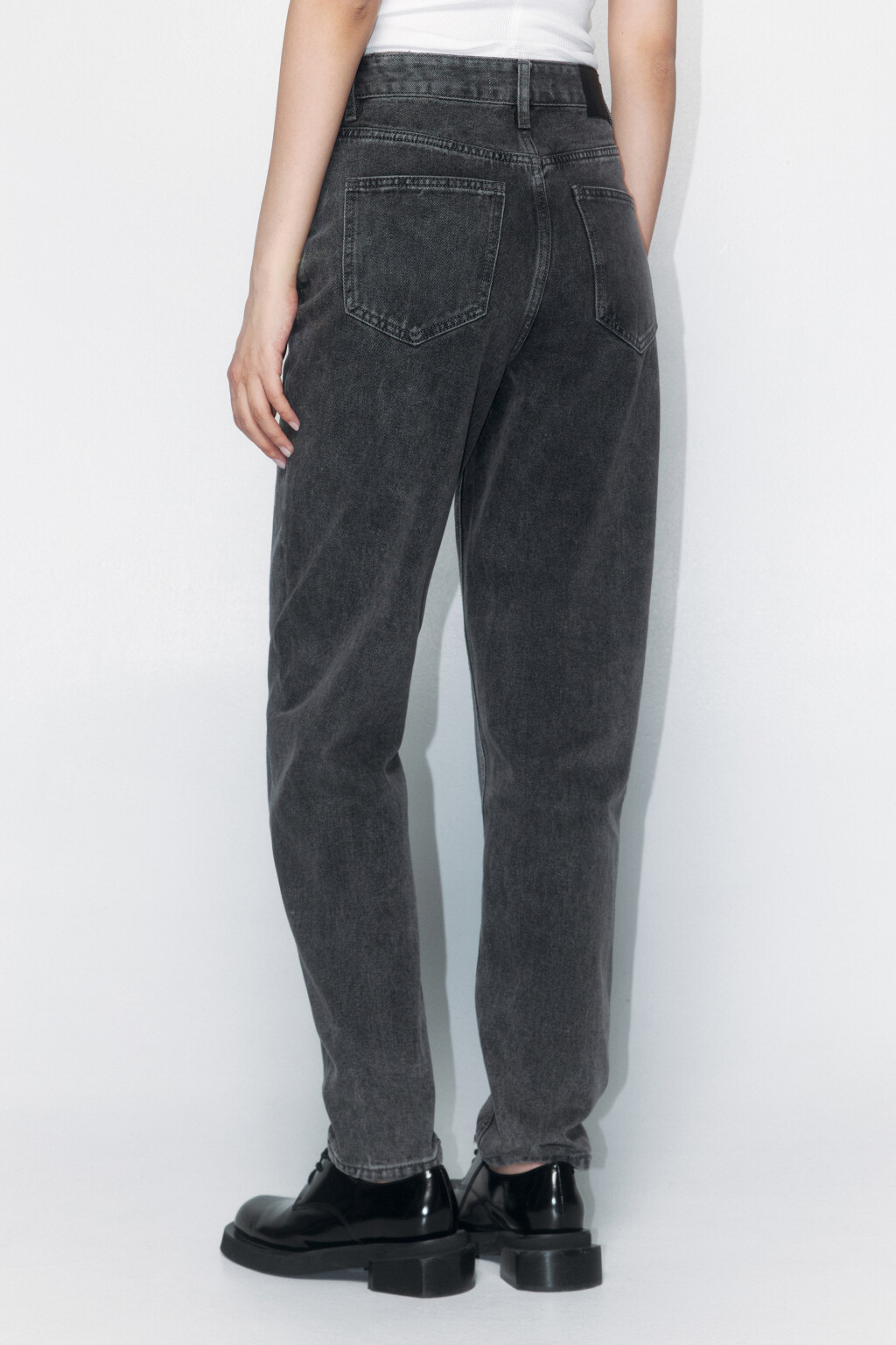 Джинсы MOM классические с высокой посадкой - цвет серый - 2