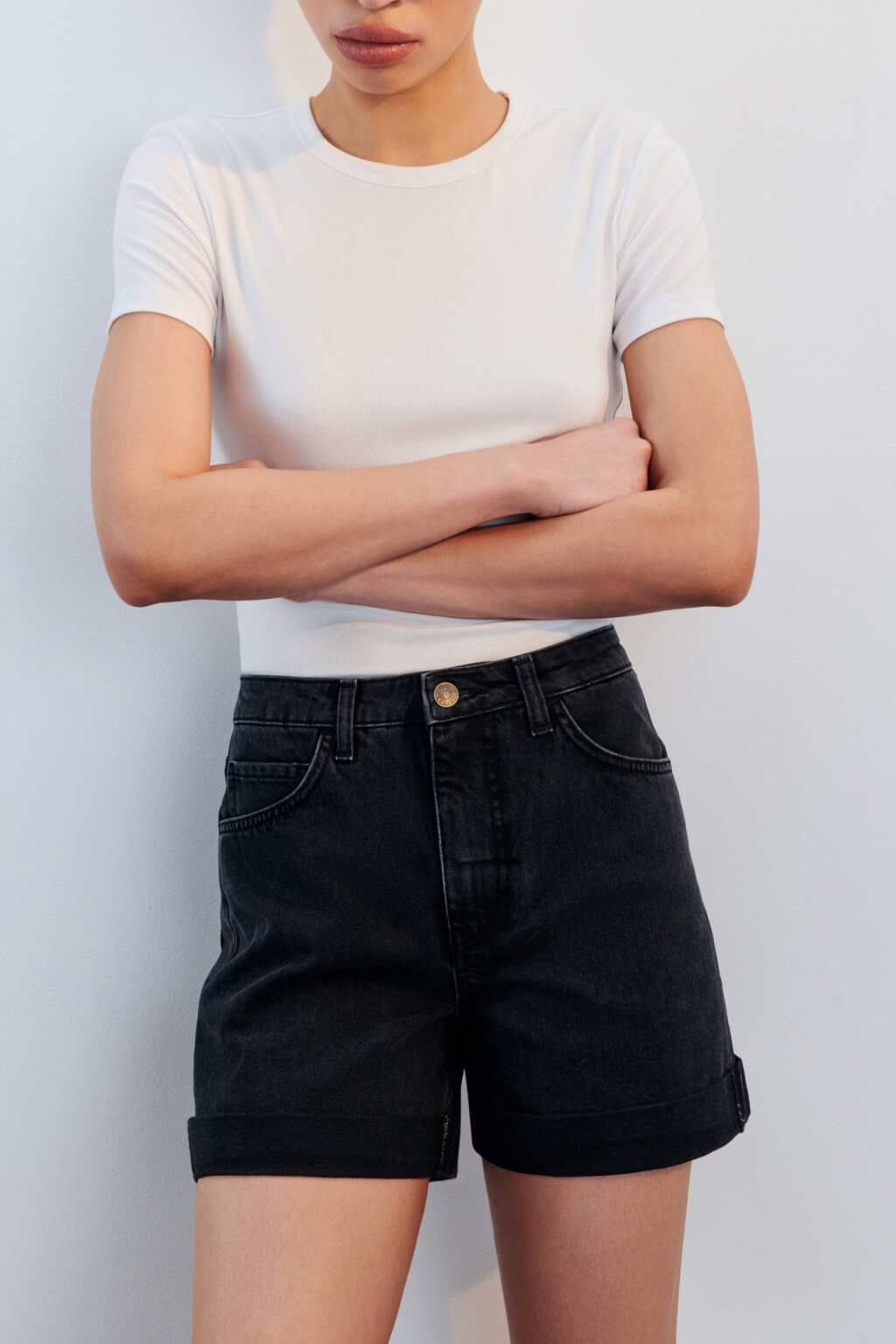 Шорты mom fit джинсовые с подворотами - цвет черный - 1