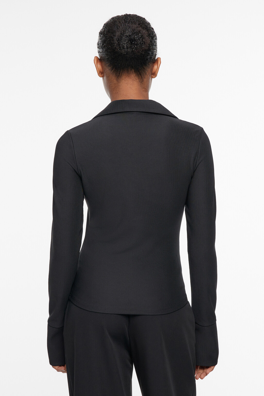 Лонгслив облегающий с воротником-поло и разрезами - цвет черный - 4