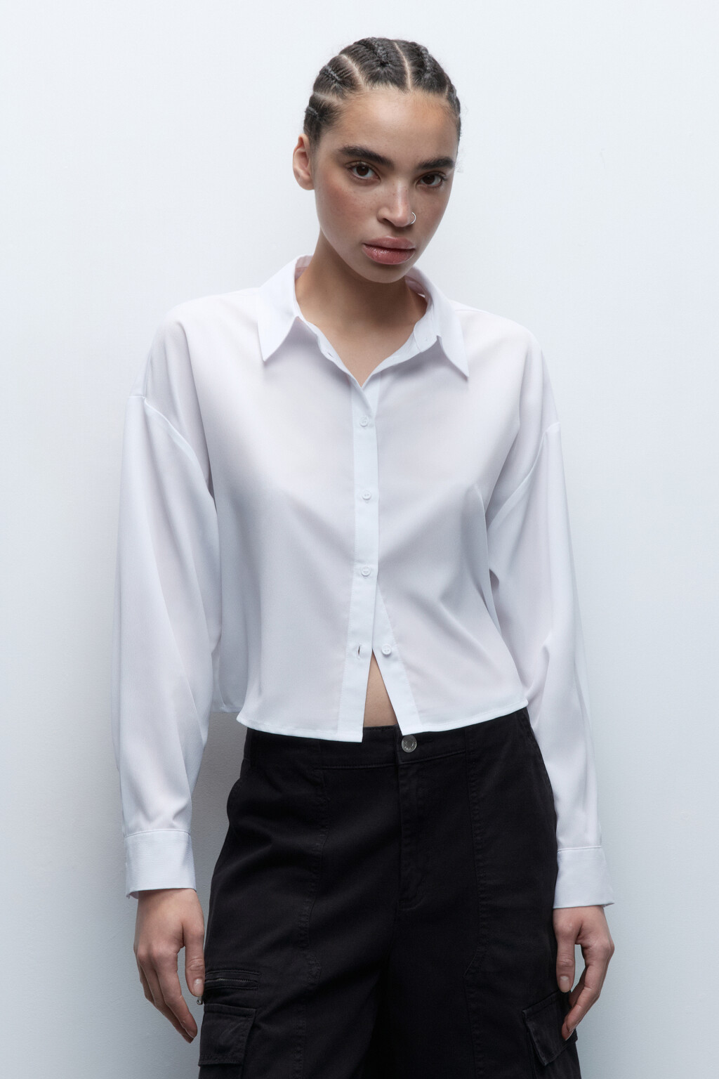 Блузка-рубашка свободная укороченная - цвет белый - 2