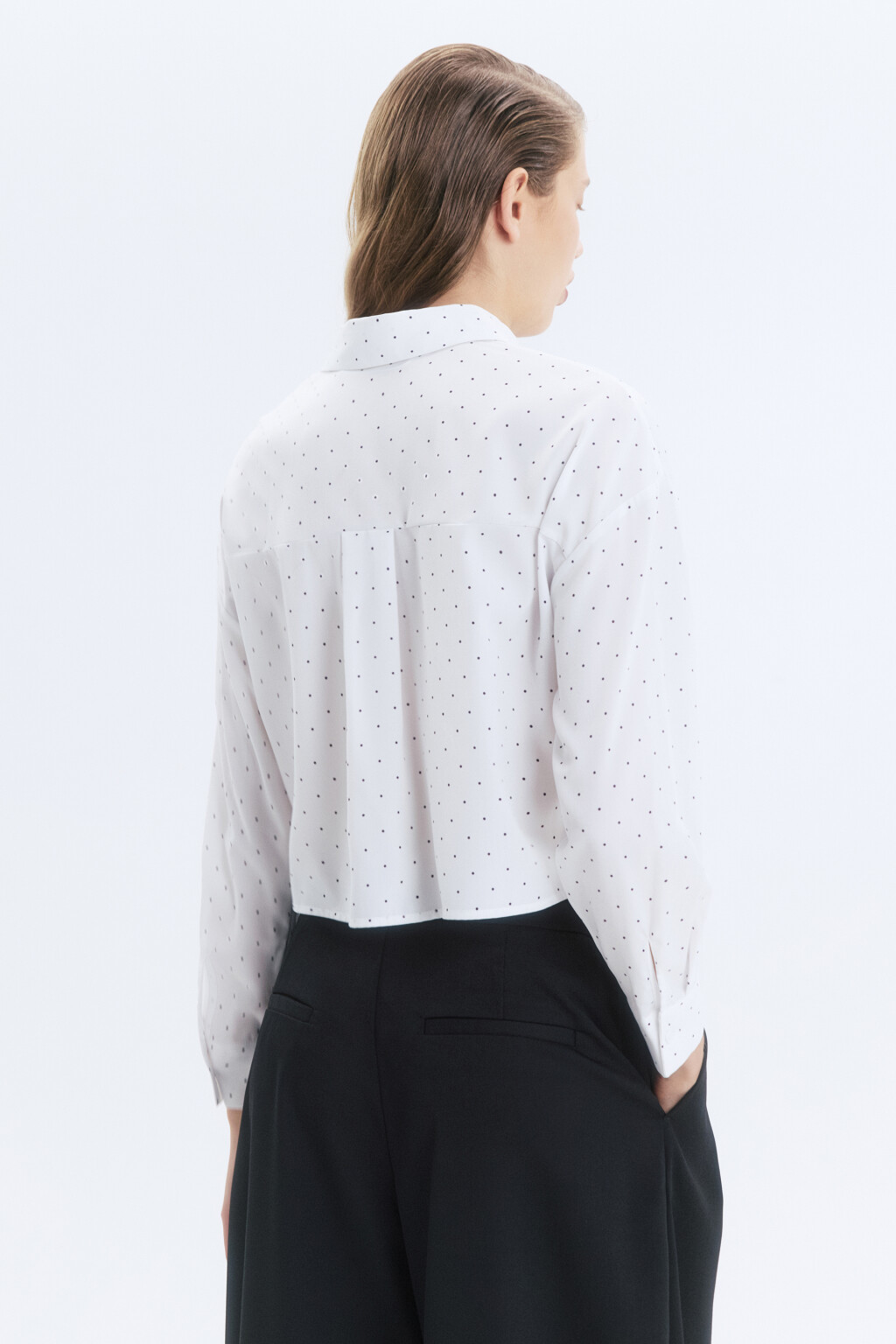 Блузка-рубашка укороченная с принтом - цвет белый - 4