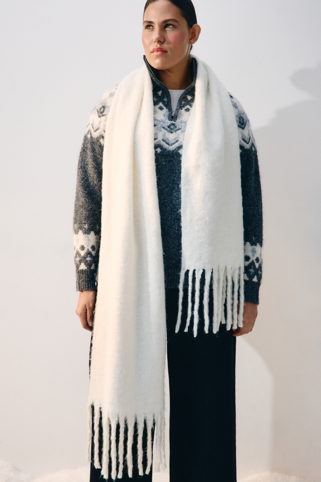 Шарф теплый с бахромой - цвет молочный - 1