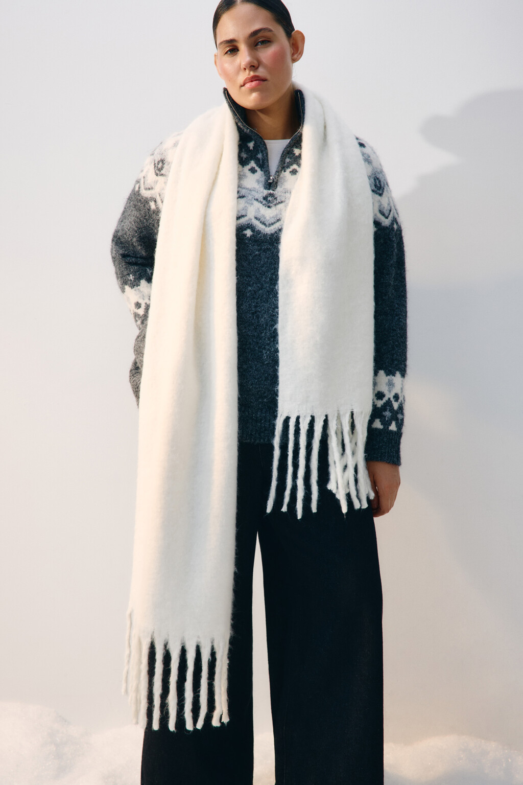 Шарф теплый с бахромой - цвет молочный - 2