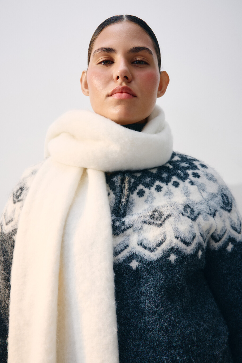 Шарф теплый с бахромой - цвет молочный - 3