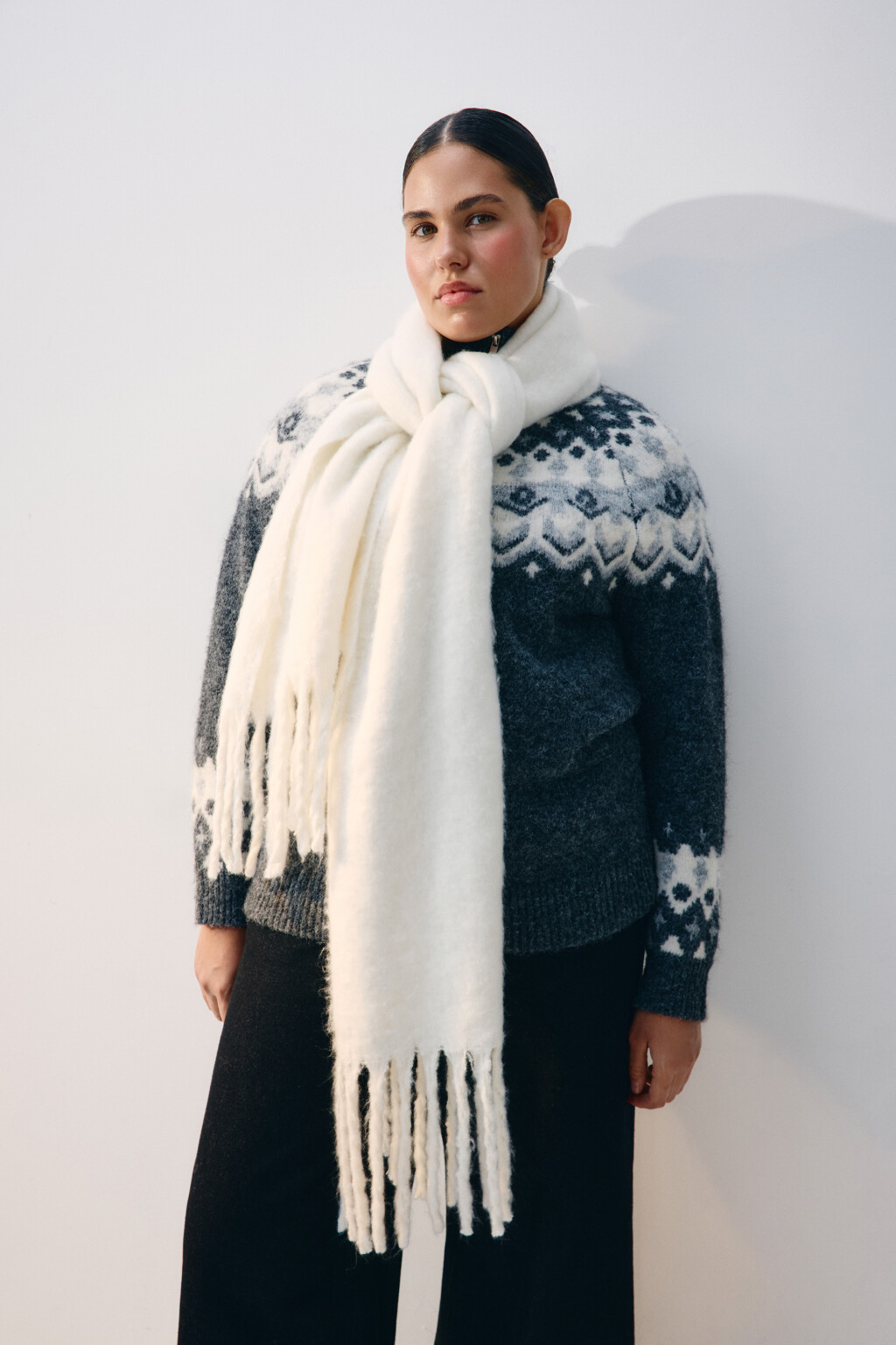 Шарф теплый с бахромой - цвет молочный - 4