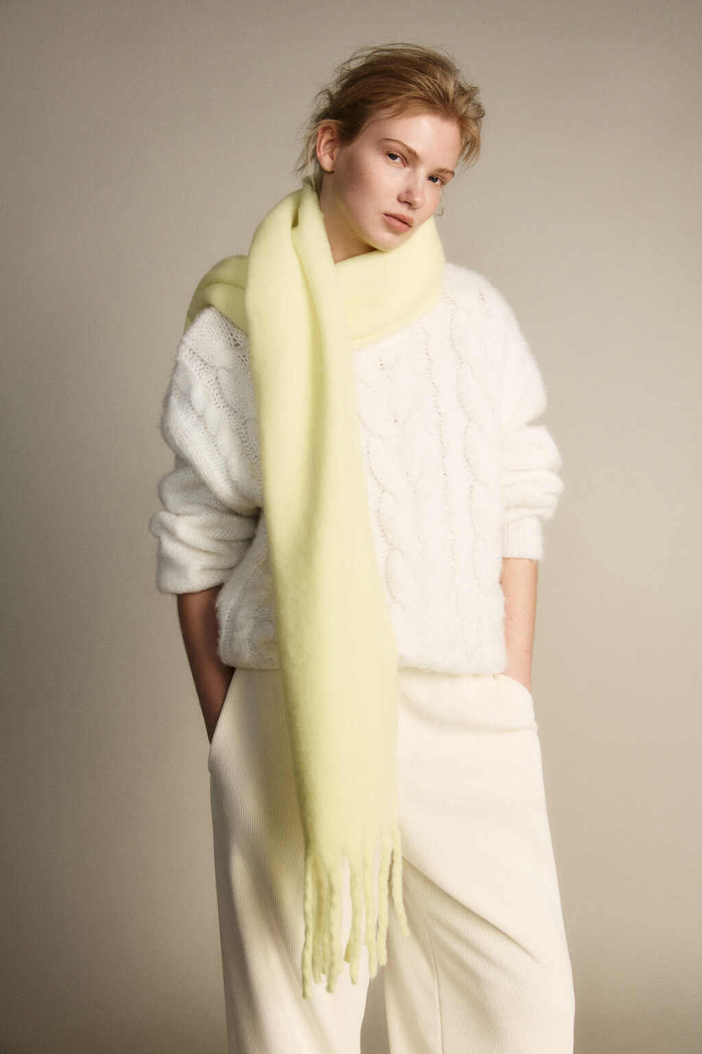 Шарф теплый с бахромой - цвет желтый - 2