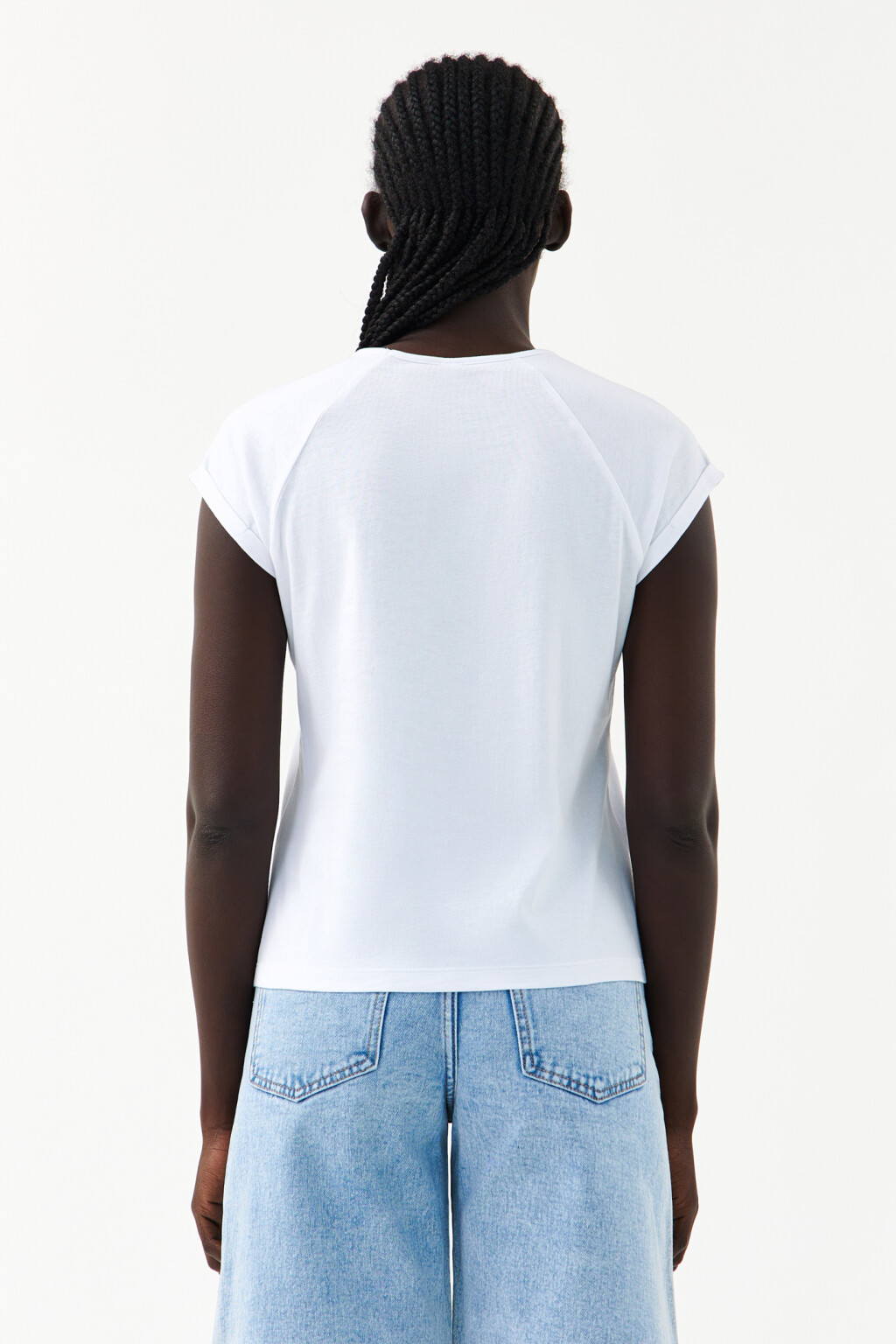 Футболка хлопковая с отворотами на рукавах - цвет белый - 2