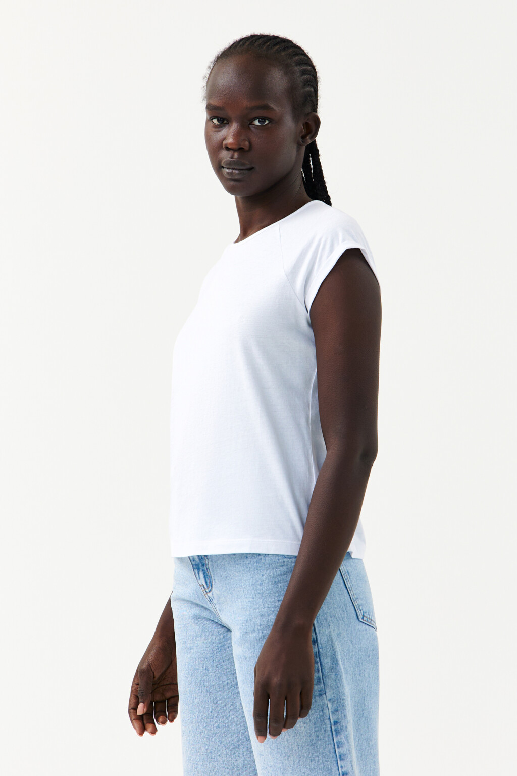 Футболка хлопковая с отворотами на рукавах - цвет белый - 3