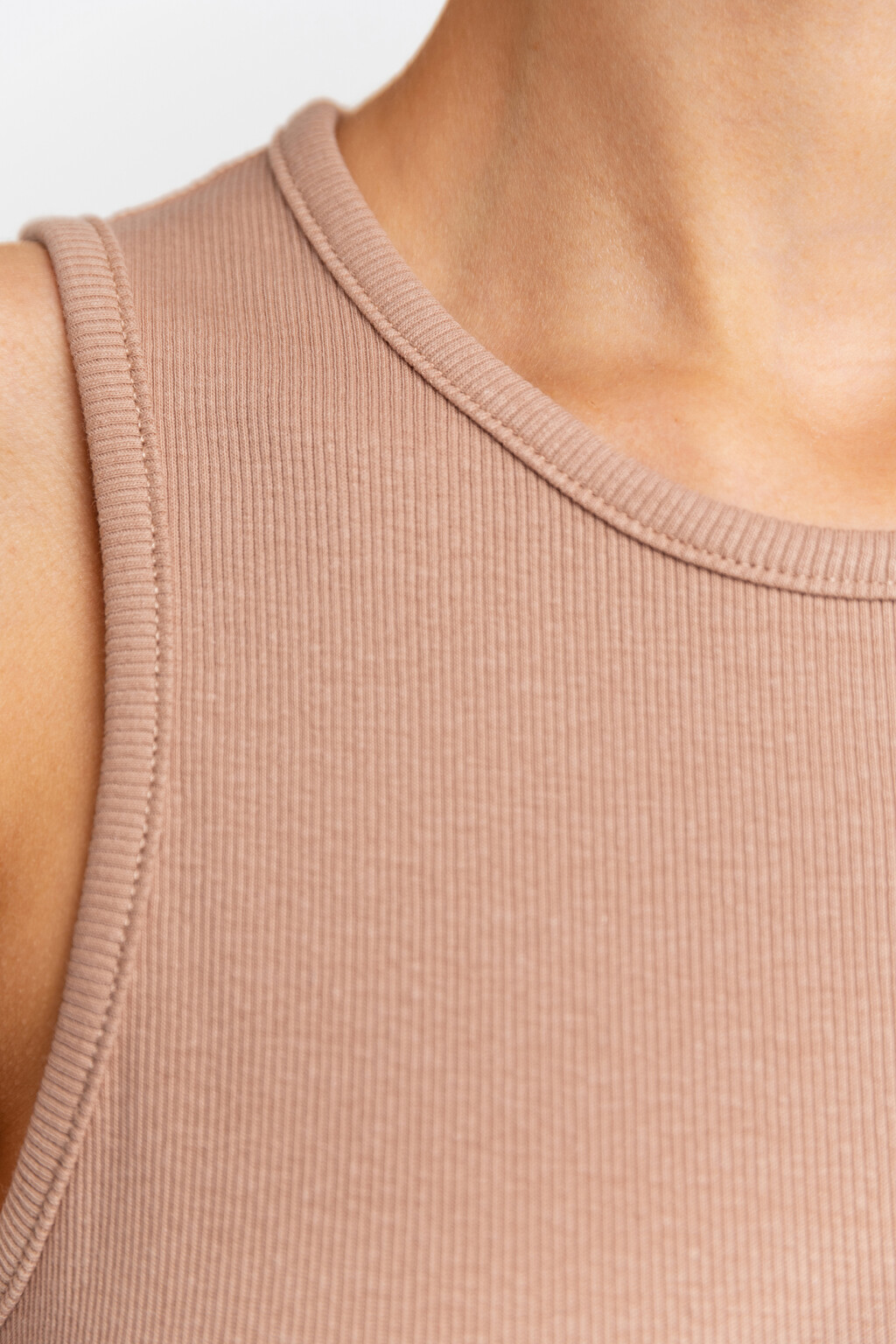 Майка хлопковая в мелкий рубчик - цвет коричневый - 3