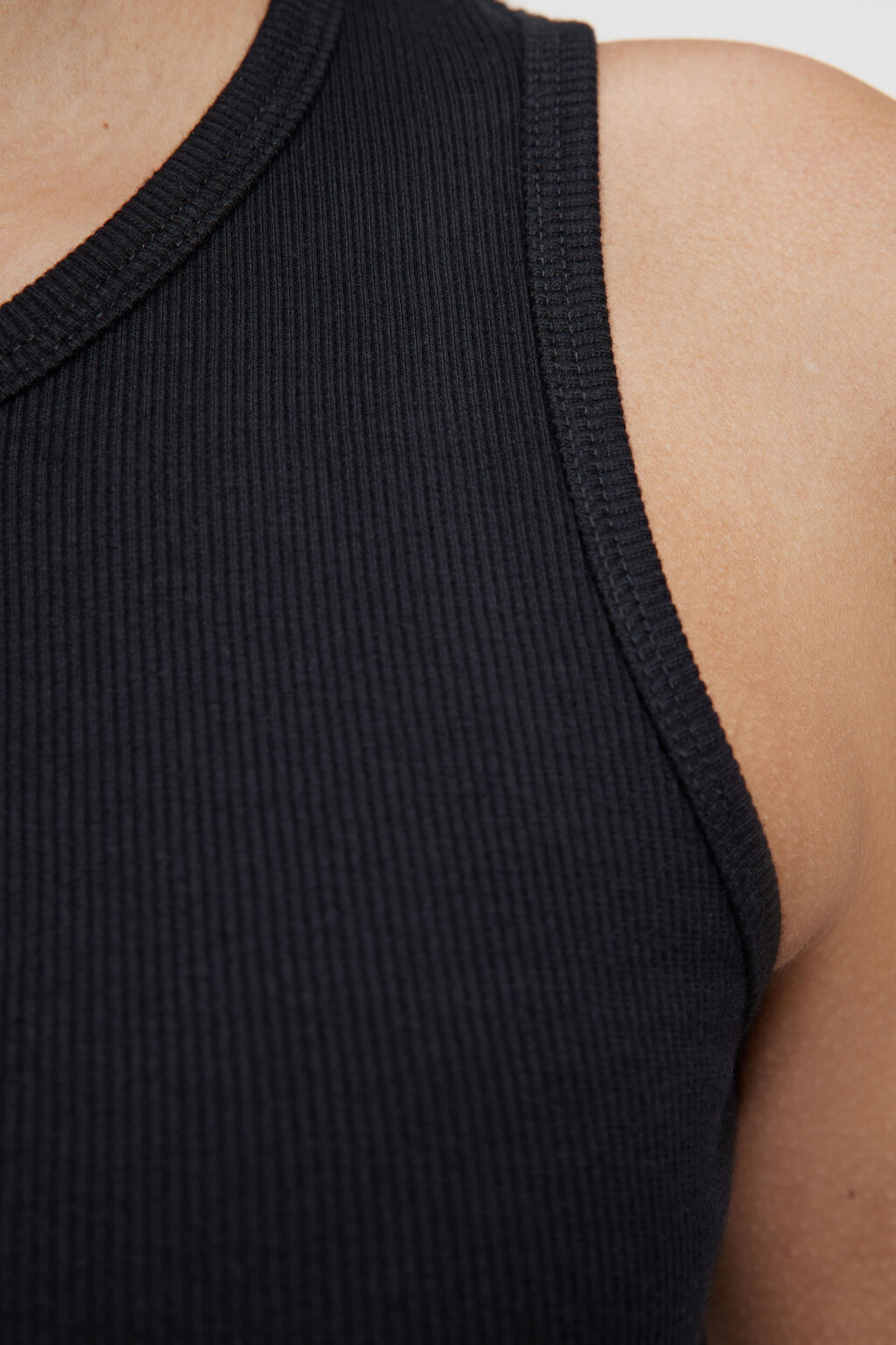 Топ-майка облегающий в рубчик на широких бретелях - цвет черный - 7