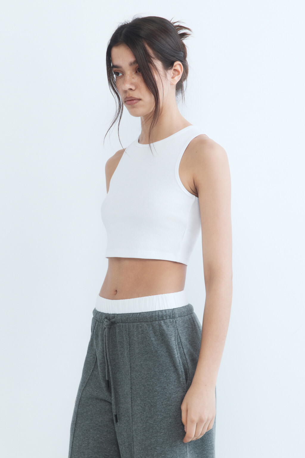Топ-майка в рубчик на широких бретелях - цвет белый - 2