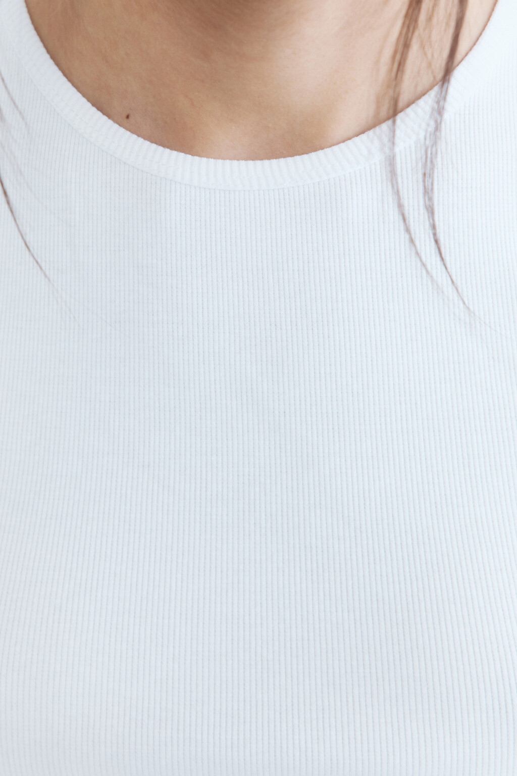 Топ-майка в рубчик на широких бретелях - цвет белый - 5