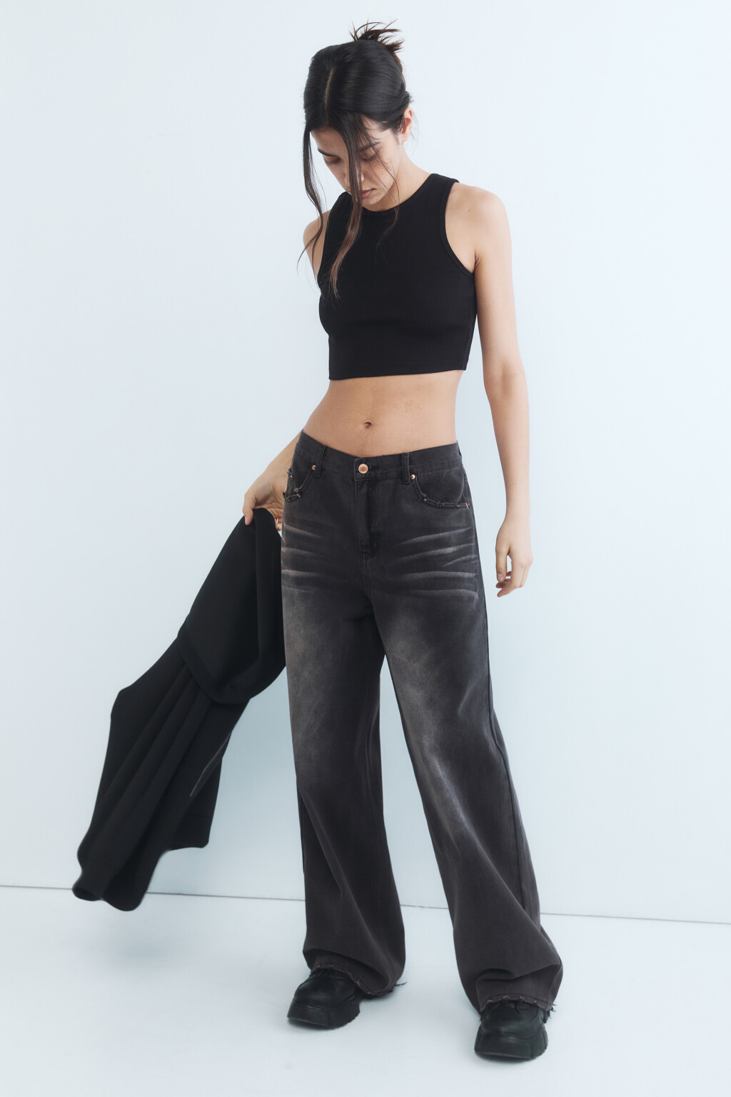 Топ-майка в рубчик на широких бретелях - цвет черный - 2