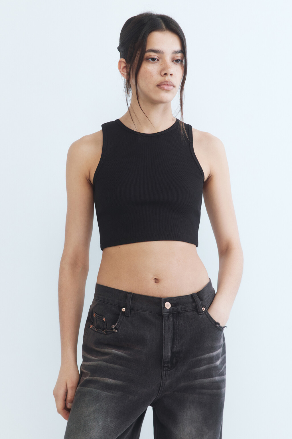 Топ-майка в рубчик на широких бретелях - цвет черный - 3