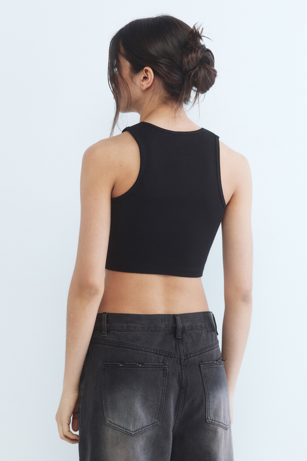 Топ-майка в рубчик на широких бретелях - цвет черный - 5