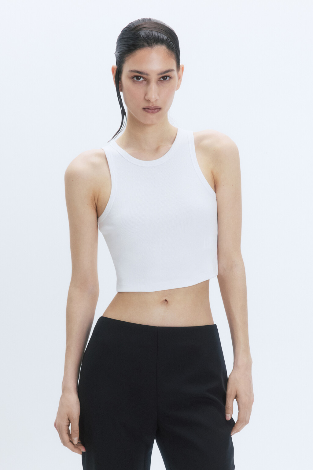 Топ-майка в рубчик на широких бретелях - цвет белый - 2