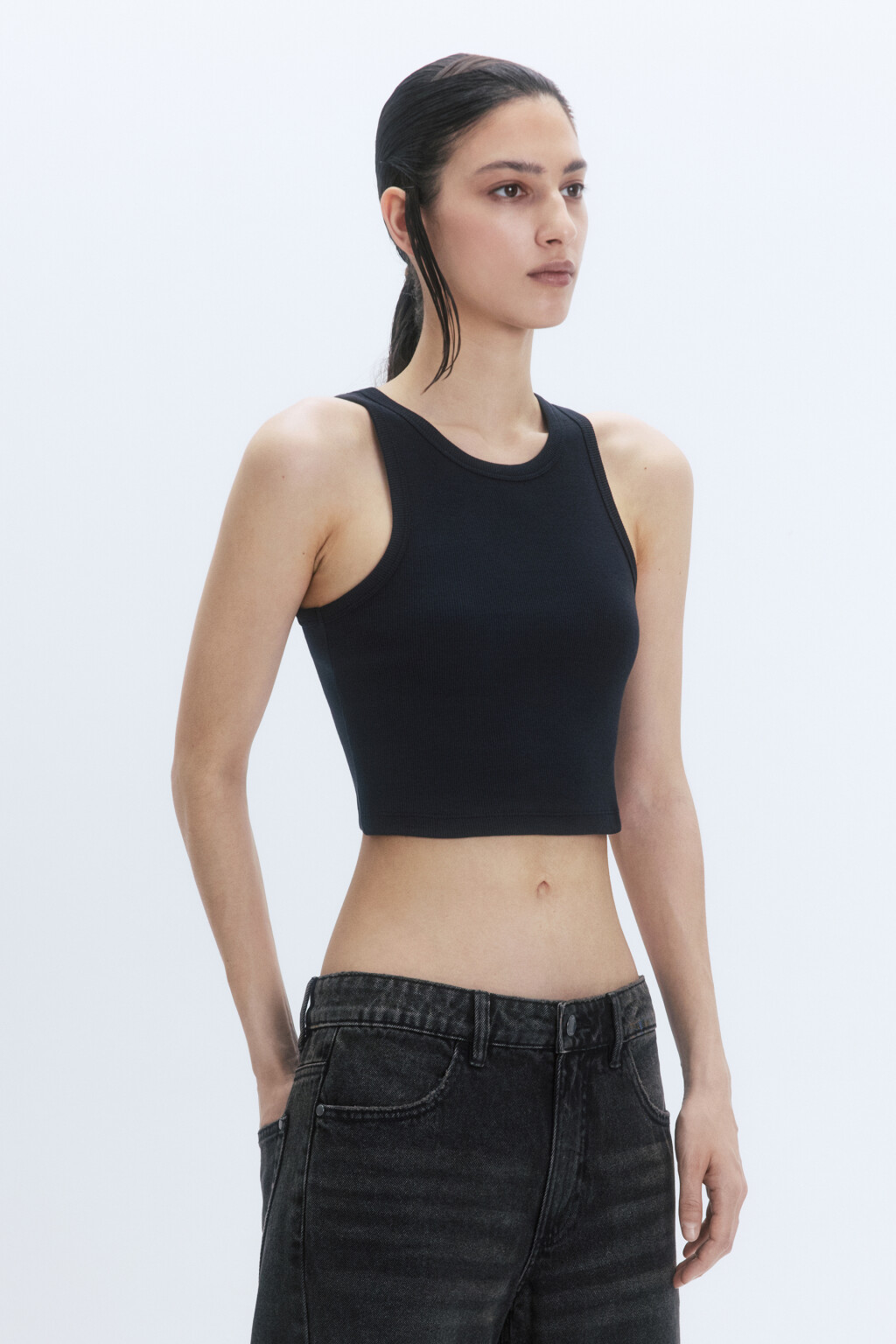 Топ-майка в рубчик на широких бретелях - цвет черный - 3