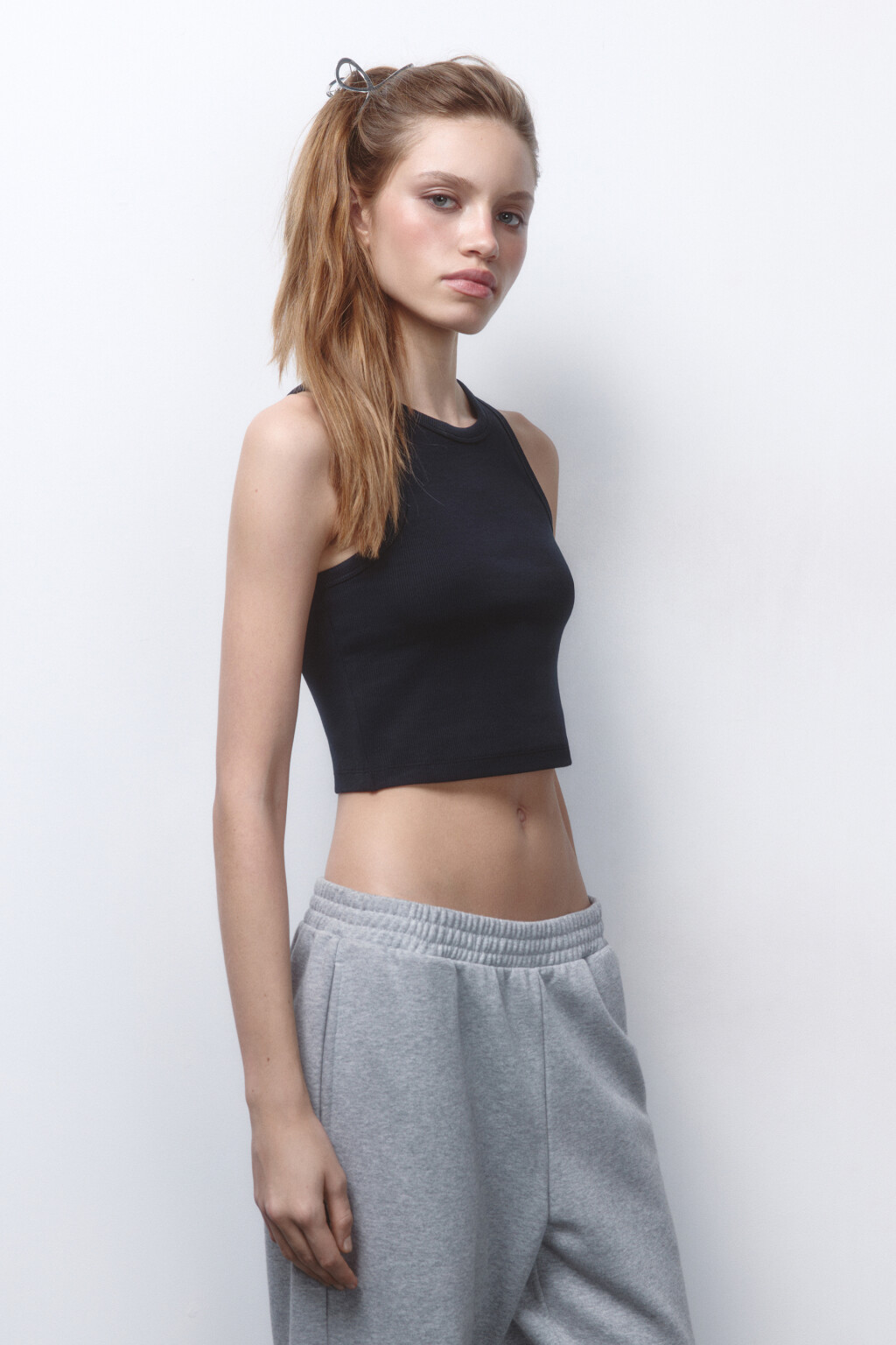 Майка хлопковая укороченная в рубчик - цвет черный - 3