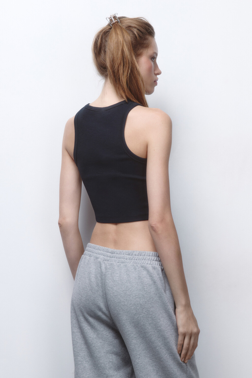 Майка хлопковая укороченная в рубчик - цвет черный - 4