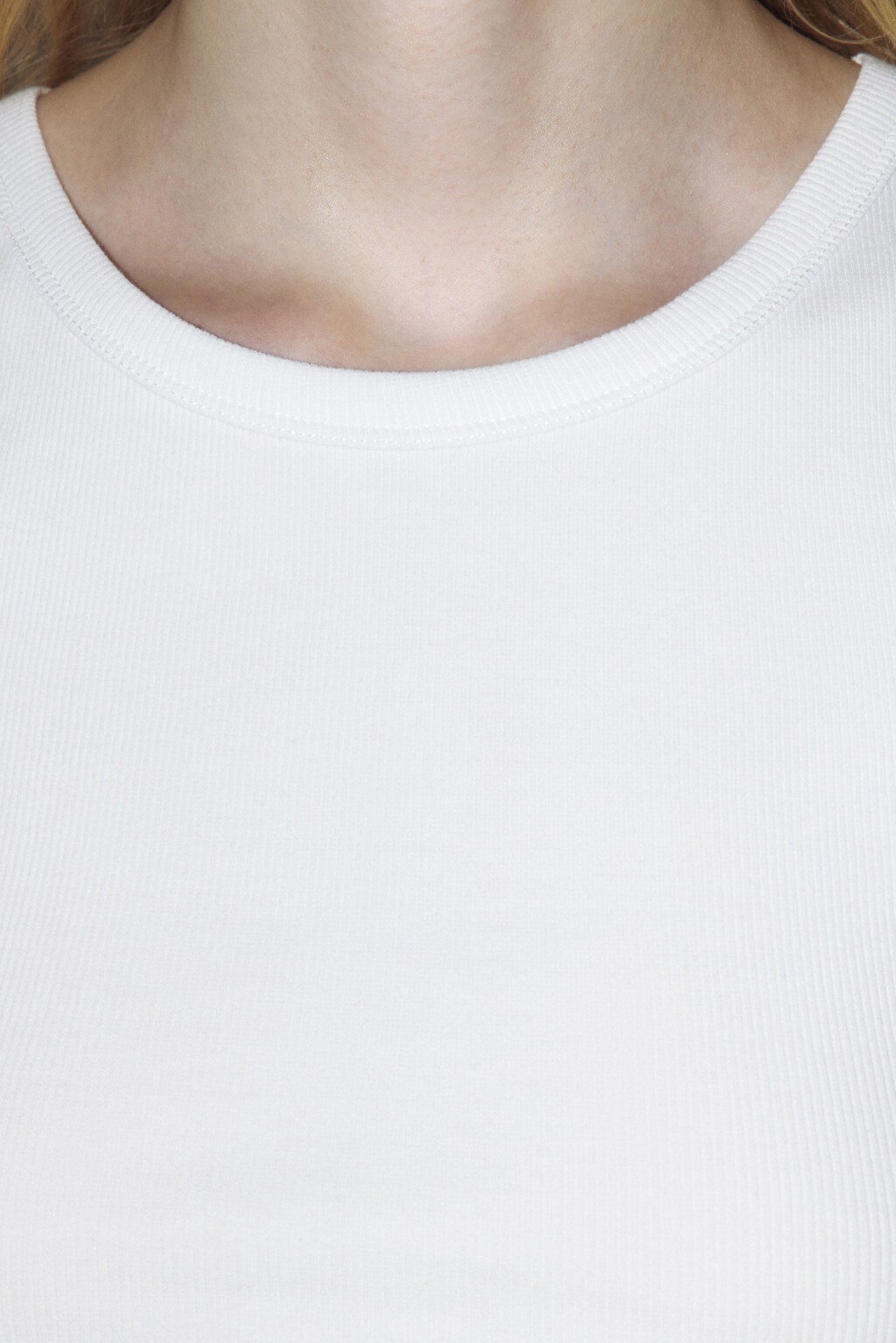 Топ-майка в рубчик на широких бретелях - цвет белый - 8