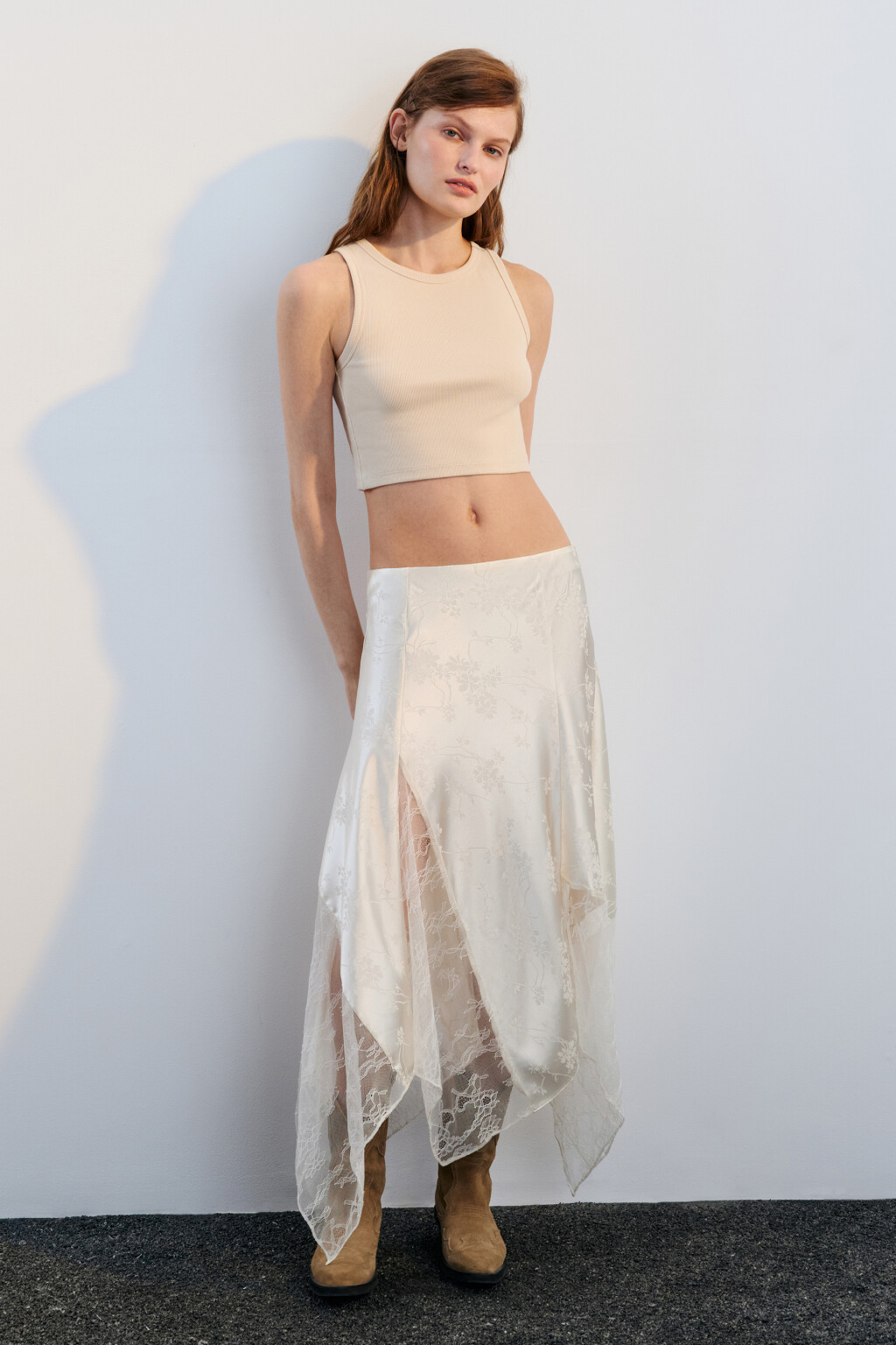 Топ-майка в рубчик на широких бретелях - цвет бежевый - 4