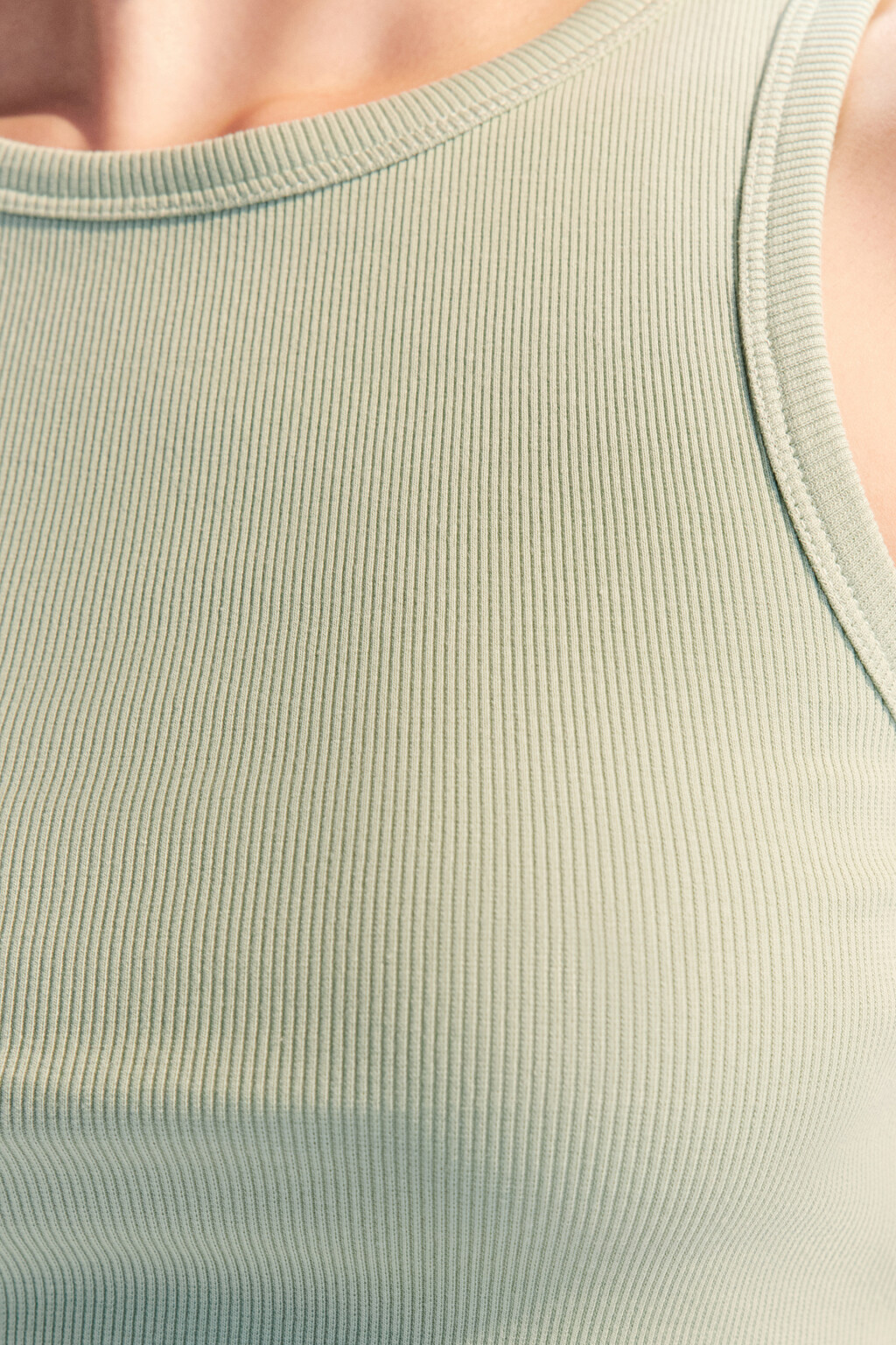 Топ-майка в рубчик на широких бретелях - цвет мятный - 6