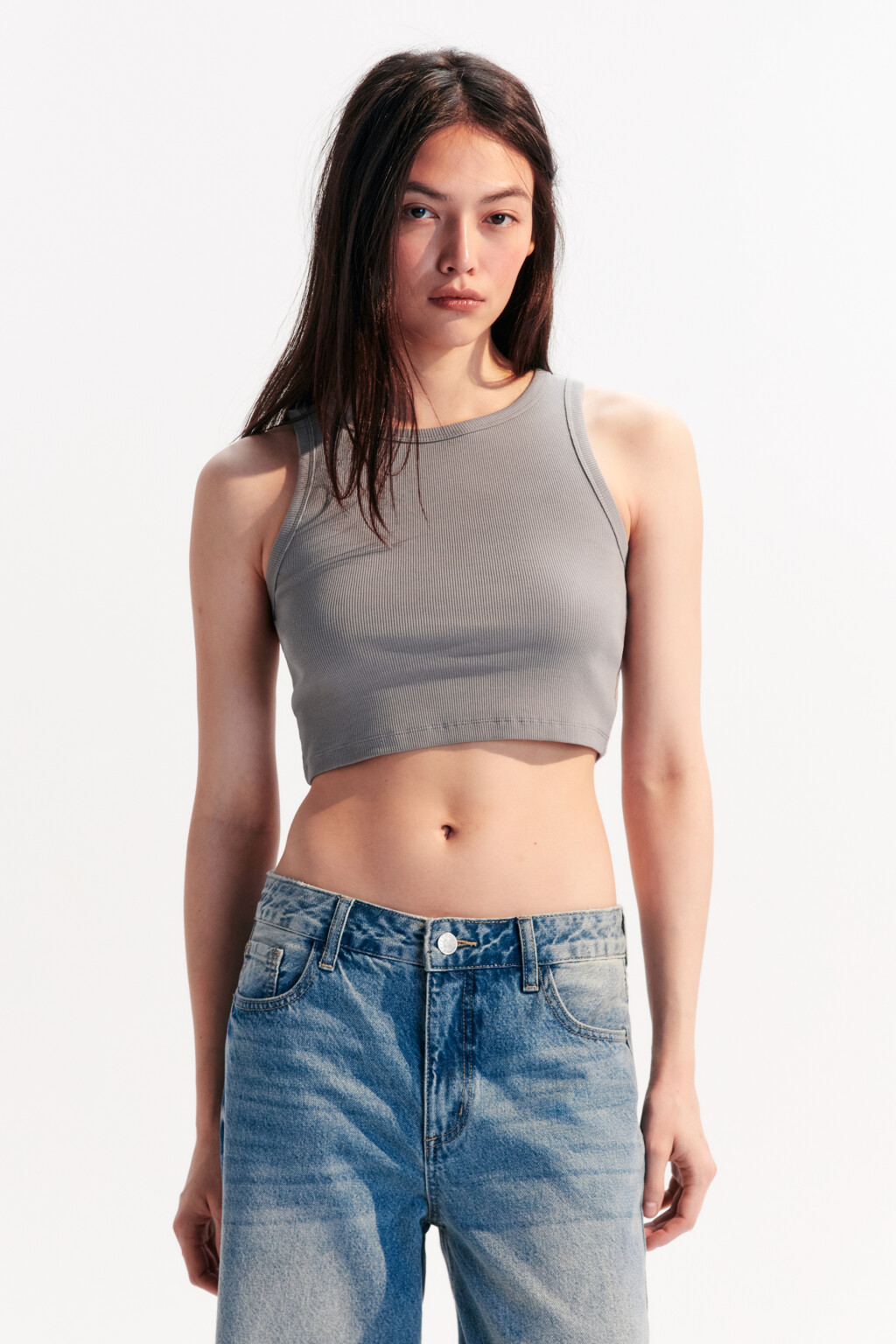 Топ-майка в рубчик на широких бретелях - цвет серый - 2