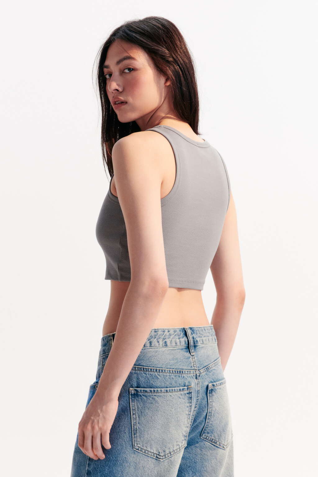 Топ-майка в рубчик на широких бретелях - цвет серый - 3