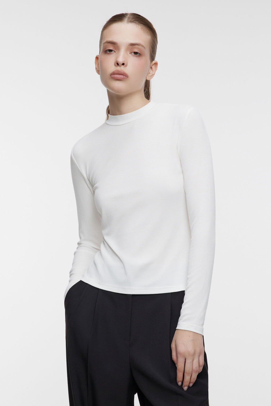 Водолазка вискозная в рубчик с коротким воротником - цвет бежевый - 2