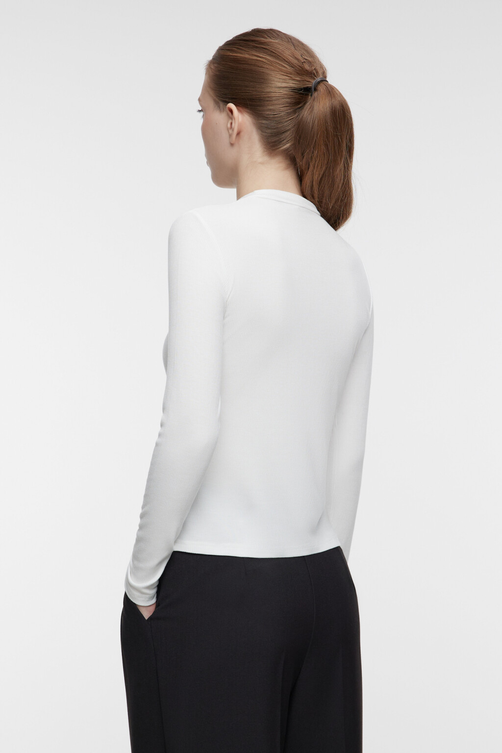 Водолазка вискозная в рубчик с коротким воротником - цвет бежевый - 4