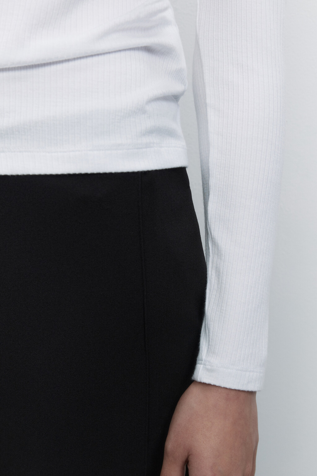 Лонгслив вискозный базовый в рубчик - цвет бежевый - 8