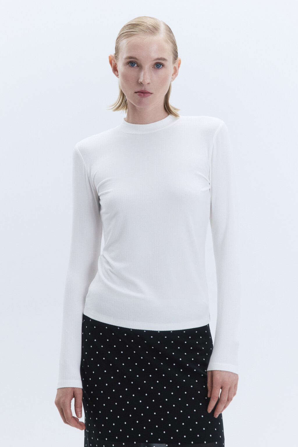 Водолазка в рубчик с коротким воротником - цвет молочный - 2