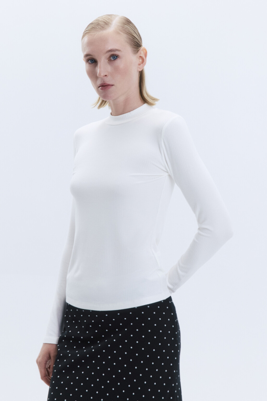 Водолазка в рубчик с коротким воротником - цвет молочный - 3