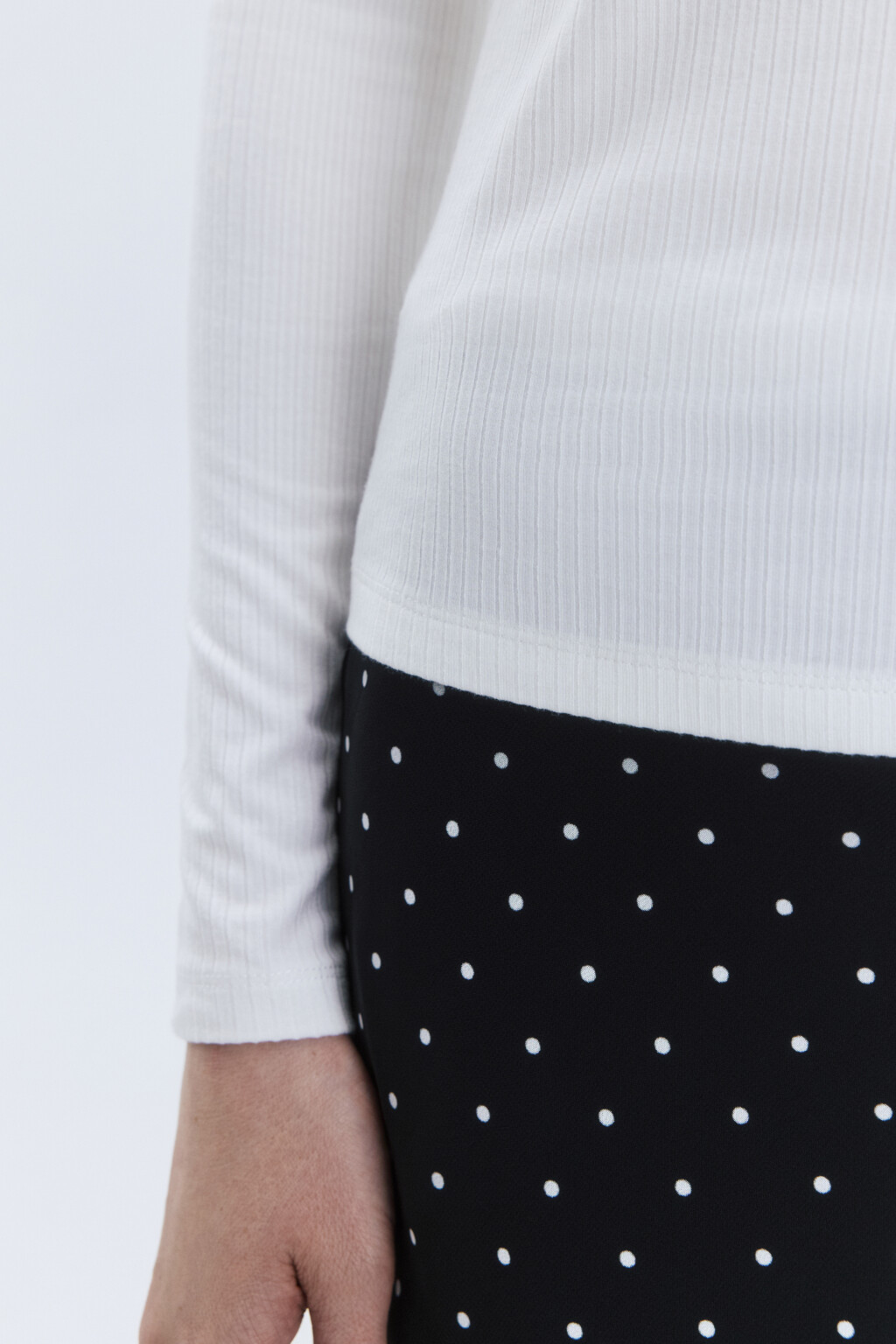 Водолазка в рубчик с коротким воротником - цвет молочный - 7