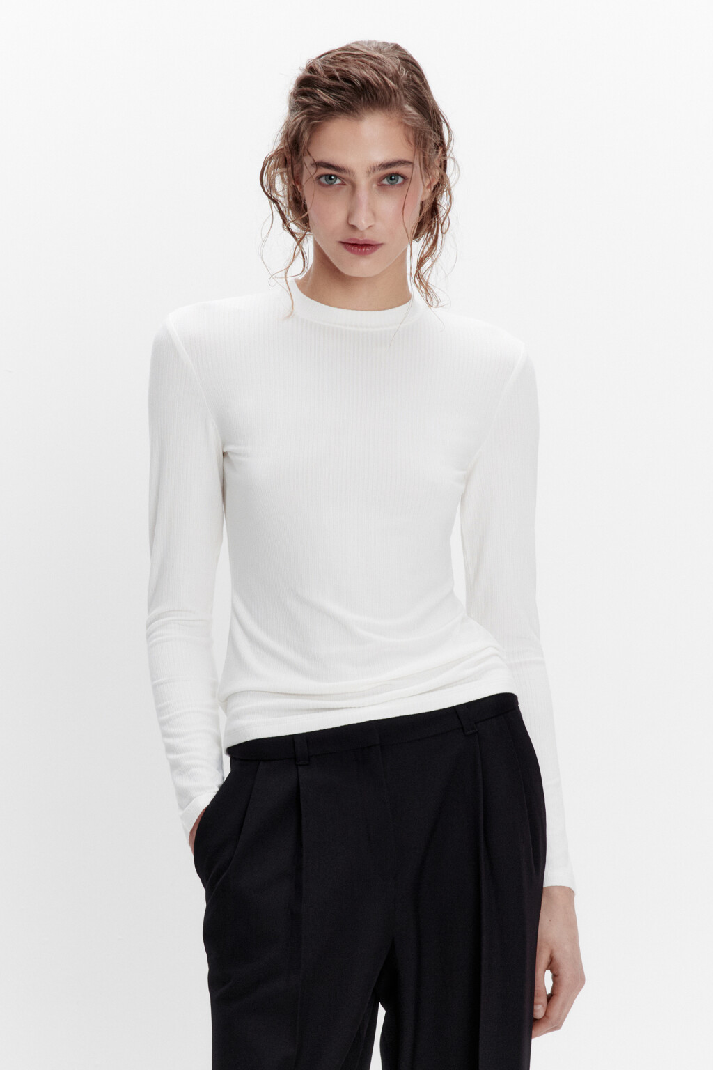 Водолазка в рубчик с коротким воротником - цвет молочный - 3