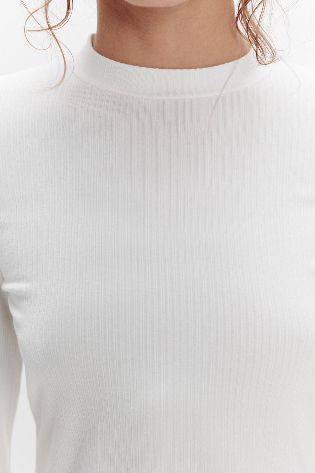 Водолазка в рубчик с коротким воротником - цвет молочный - 6