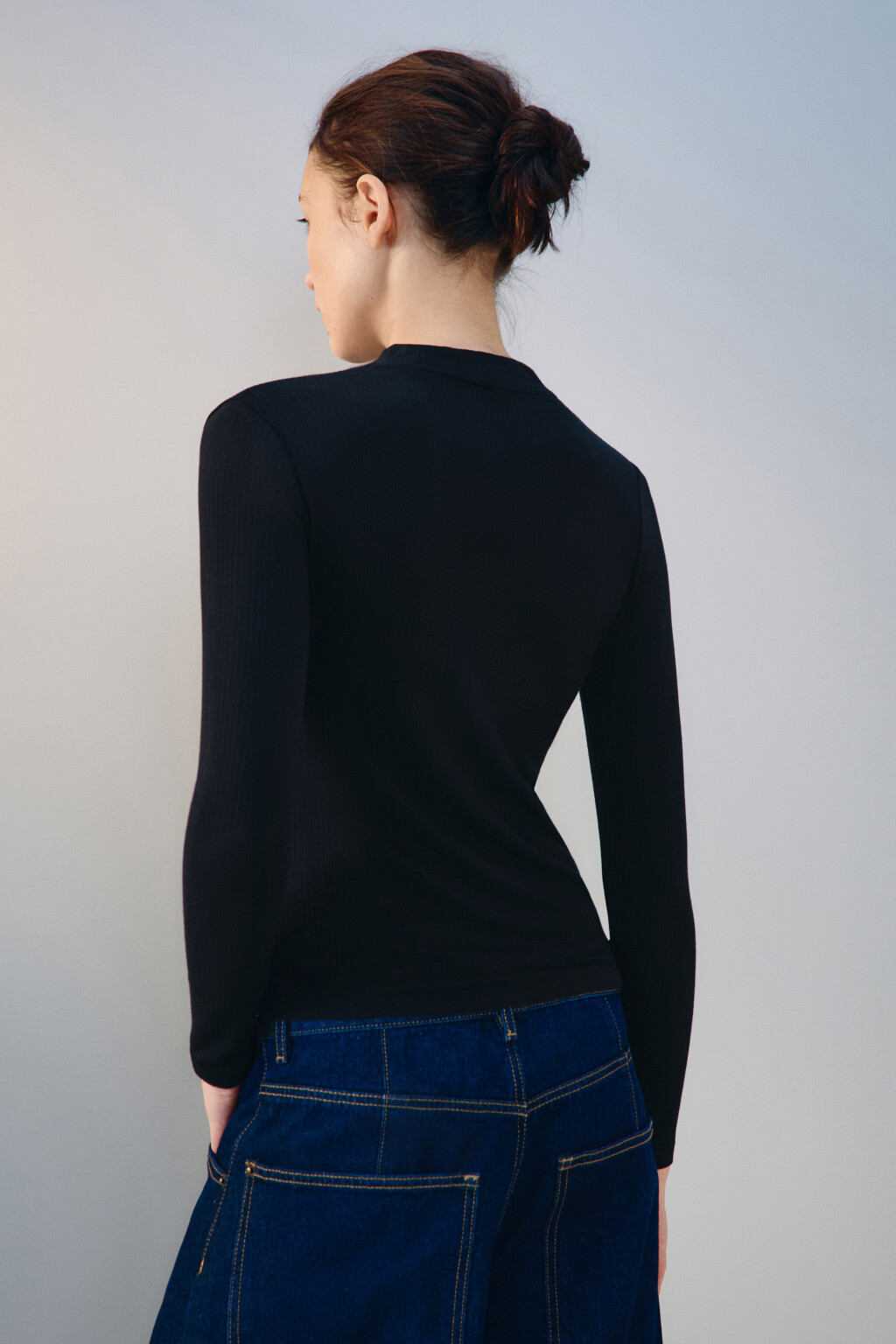 Лонгслив в рубчик с горлом - цвет черный - 3