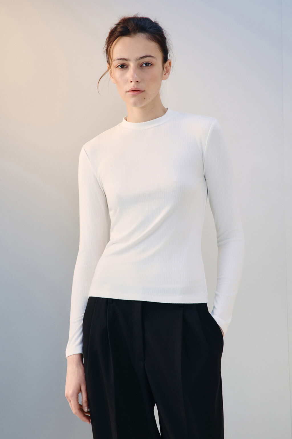 Лонгслив в рубчик с горлом - цвет молочный - 2