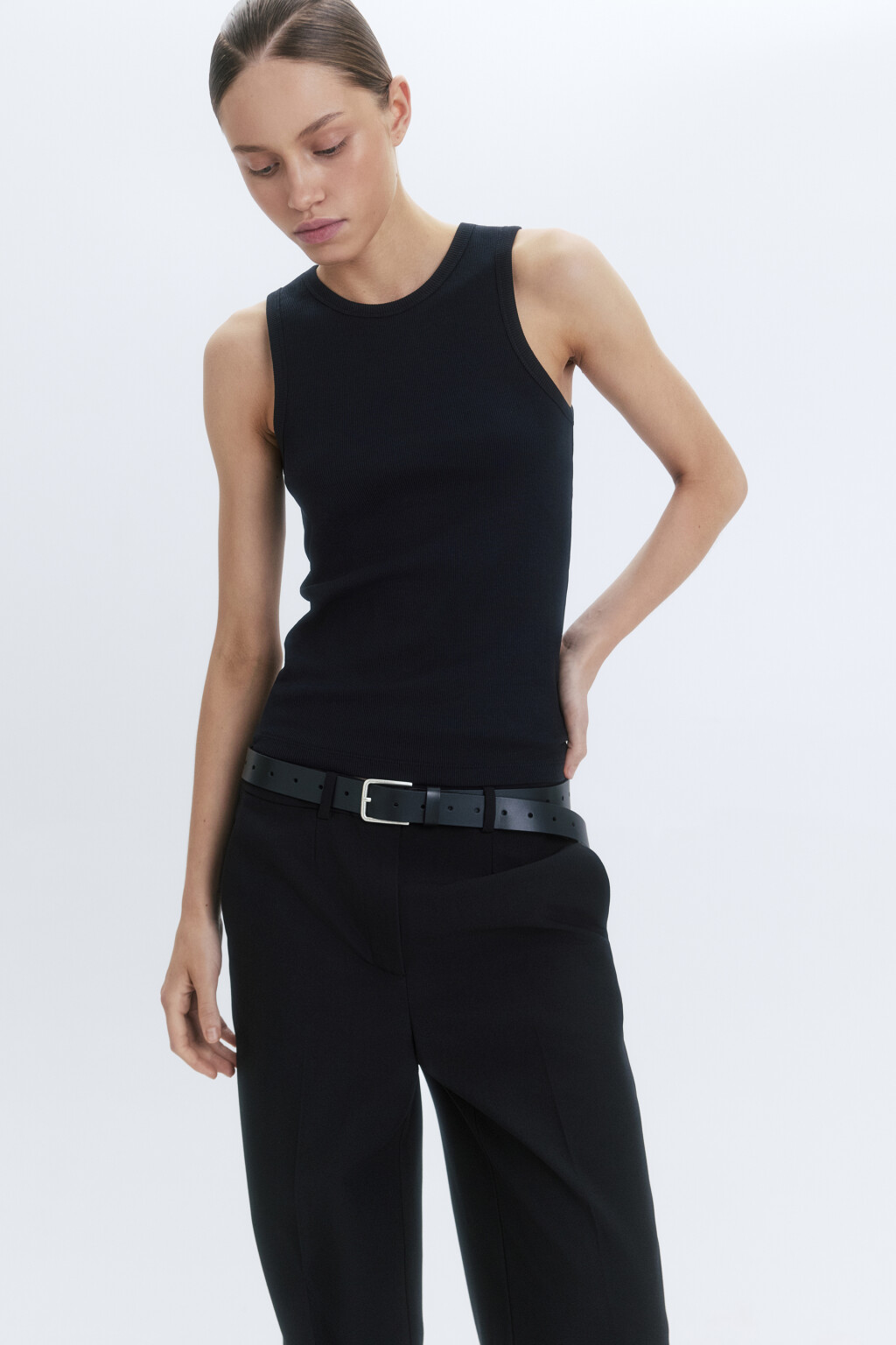 Майка RIBTOP в рубчик на широких бретелях - цвет черный - 1