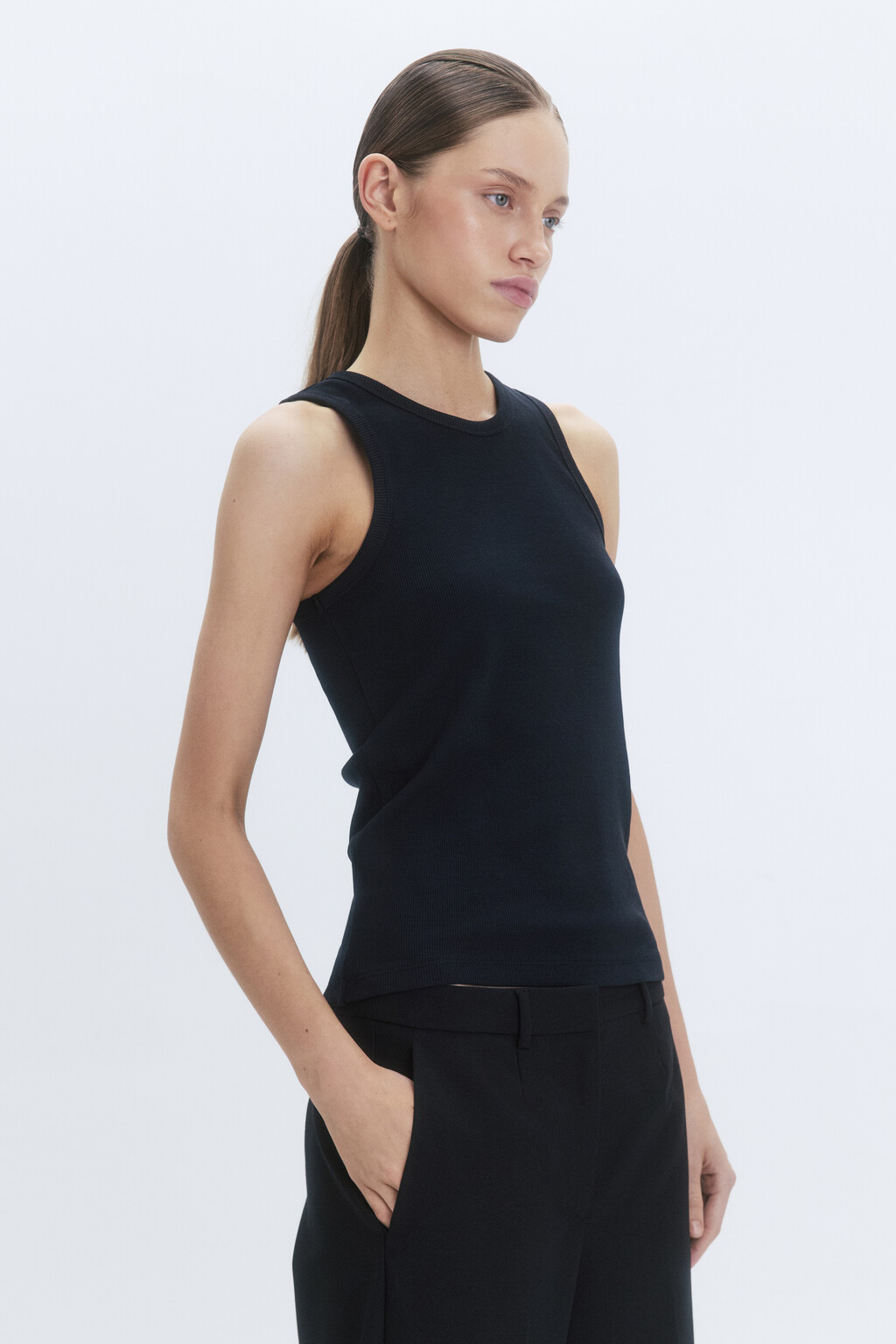 Майка RIBTOP в рубчик на широких бретелях - цвет черный - 4