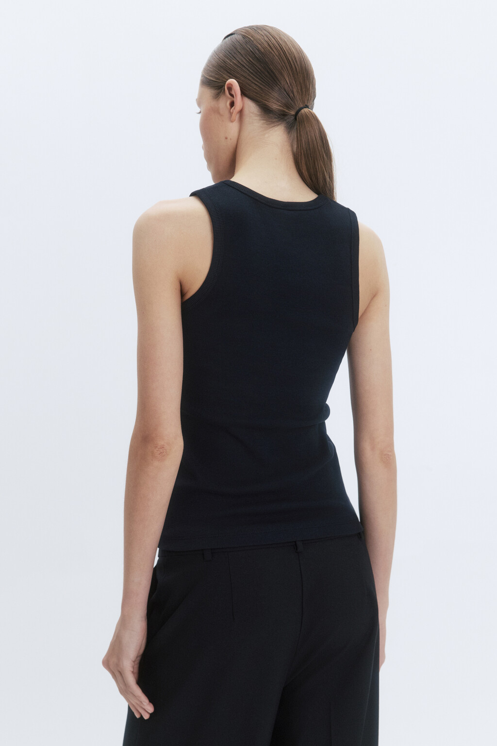 Майка RIBTOP в рубчик на широких бретелях - цвет черный - 5