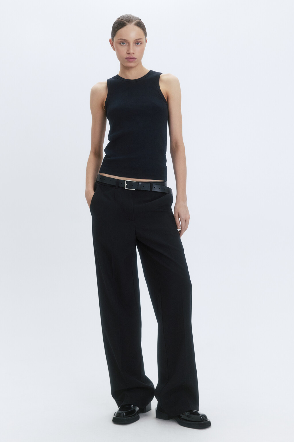 Майка RIBTOP в рубчик на широких бретелях - цвет черный - 6