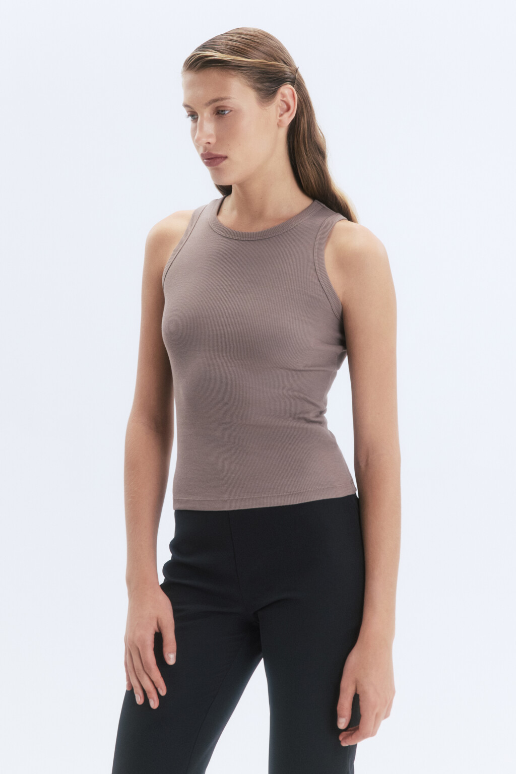 Майка RIBTOP в рубчик на широких бретелях - цвет бежевый - 4