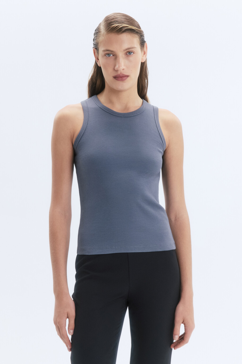 Майка RIBTOP в рубчик на широких бретелях - цвет серый - 2