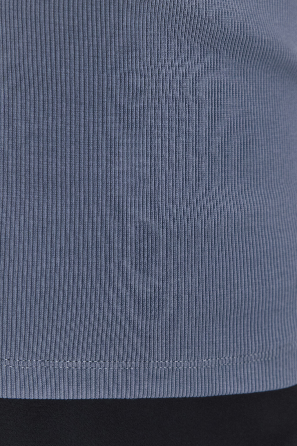 Майка RIBTOP в рубчик на широких бретелях - цвет серый - 7